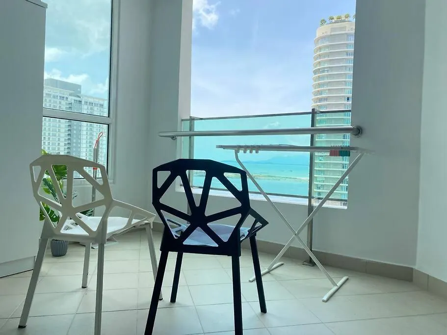 Apartment Mansion One Suites - Seaview Modern 2 Bedroom Suites George Town